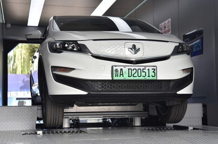 Geely будує мережу станцій швидкої заміни батарей на електромобілях