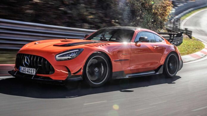 Родстер і купе Mercedes-AMG GT знімають з виробництва