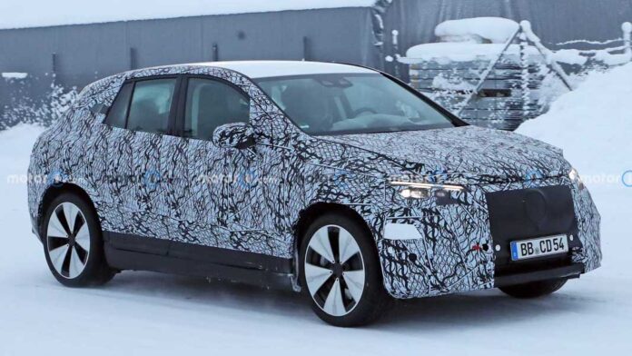 Mercedes-Benz вивів на випробування новий електричний кросовер