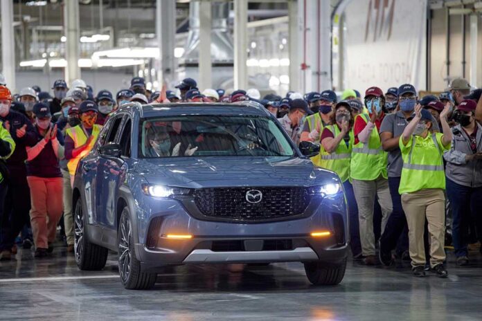 Mazda зібрала першу партію кросовера CX-50