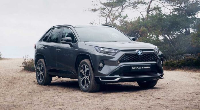 Toyota почала продавати в Європі оновлений RAV4