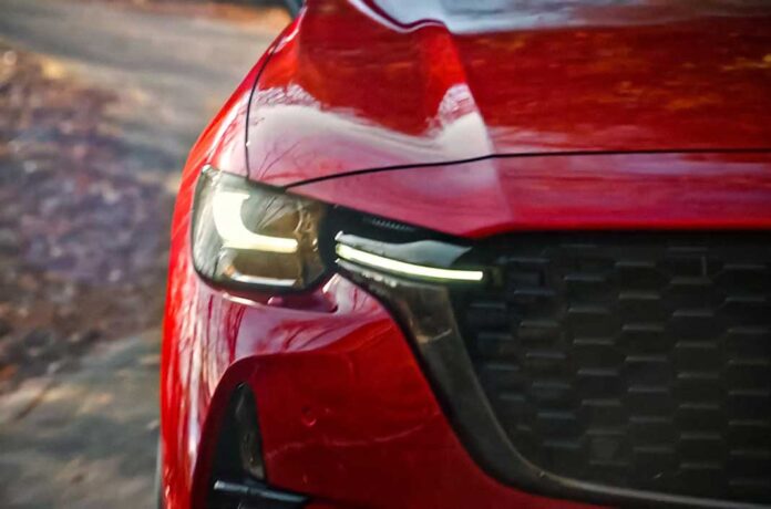Mazda показала на відео фрагмент кросовера CX-60