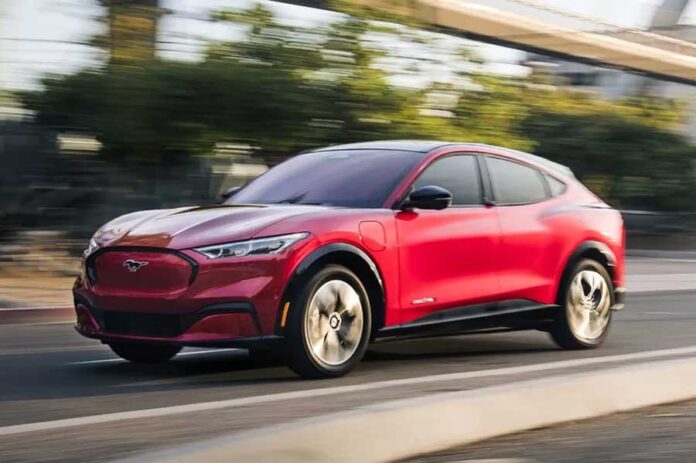 Ford переманив провідного інженера Tesla