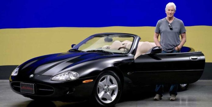 Річард Гір виставив на продаж свій Jaguar заради Україні