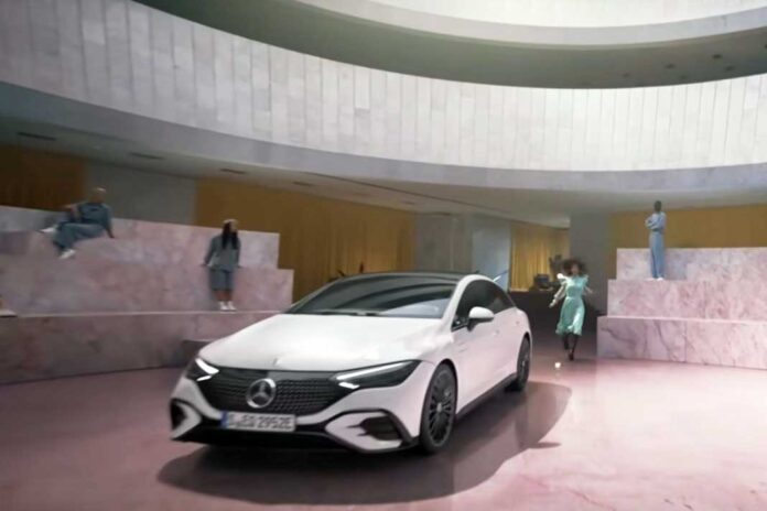 Рекламу нового електромобіля Mercedes-Benz EQE зняли в Києві. Відео