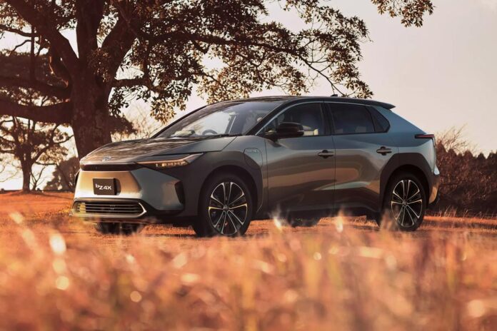 Перший електрокросовер Toyota відкликають ледь не відразу після старту продажів