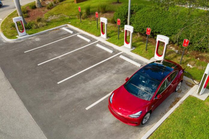 У Німеччині заборонять станції швидкого заряджання Tesla Supercharger