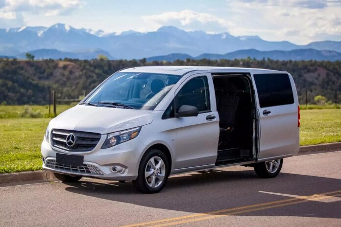 Mercedes-Benz знімає з продажу два мінівени