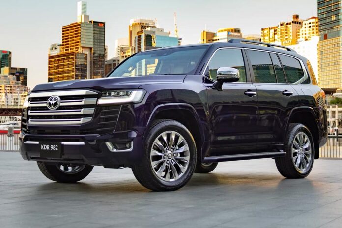 Вживані Toyota Land Cruiser 300 продають вдвічі дорожче за нові
