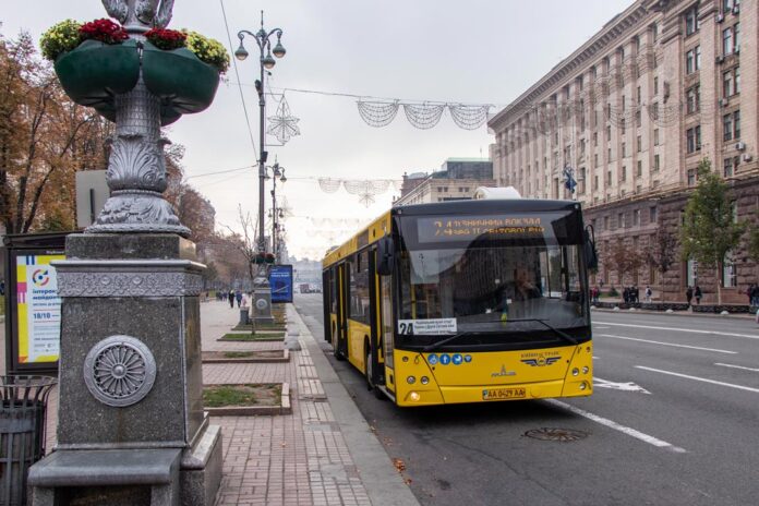 Громадський транспорт в Києві зупинятиметься на час повітряної тривоги
