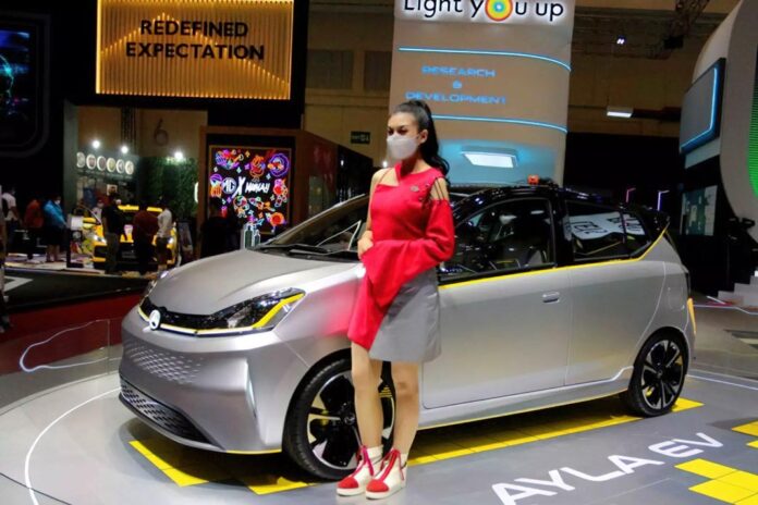 Daihatsu готує бюджетний електромобіль з камерами замість дзеркал