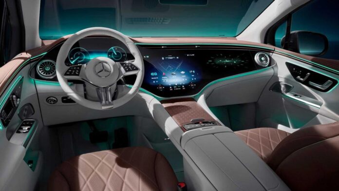 Mercedes-Benz показав салон EQE SUV