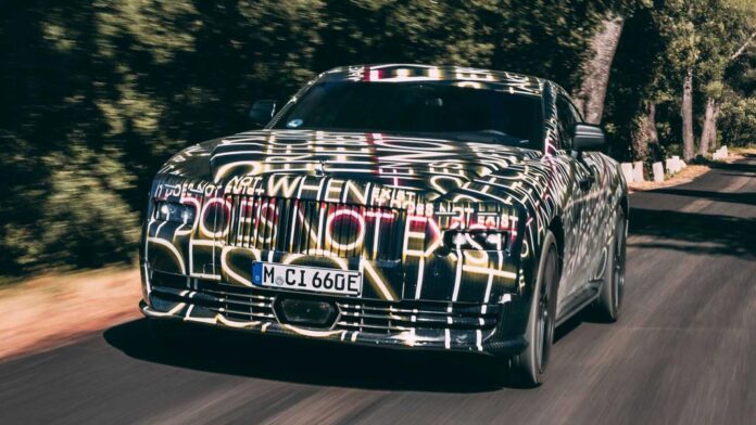 Фотошпигуни вперше зазирнули у салон електричного Rolls-Royce