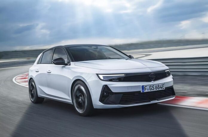 Opel показав спортивну Astra GSe