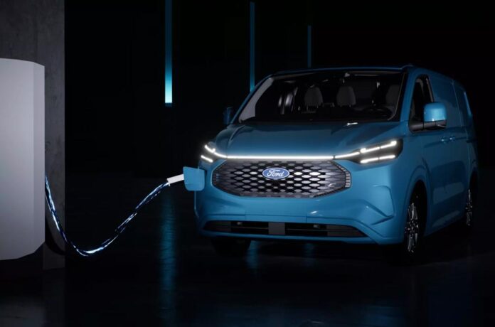 Ford розповів про унікальне оснащення нового E-Transit Custom