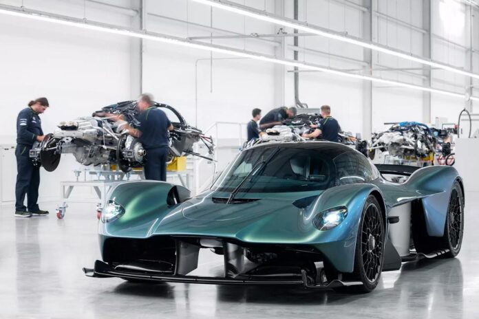 Geely купила частку в Aston Martin