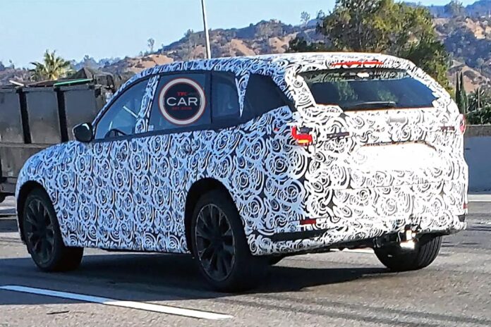 Фотошпигуни впіймали великий кросовер Mazda CX-90 під час випробувань