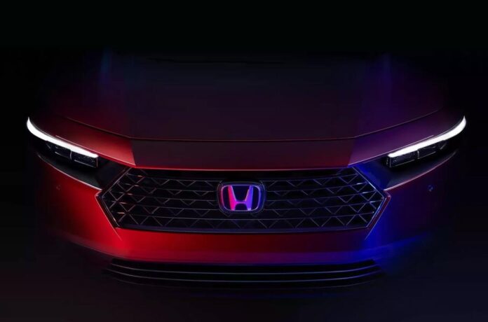 Honda розкрила зовнішність нового седана Accord