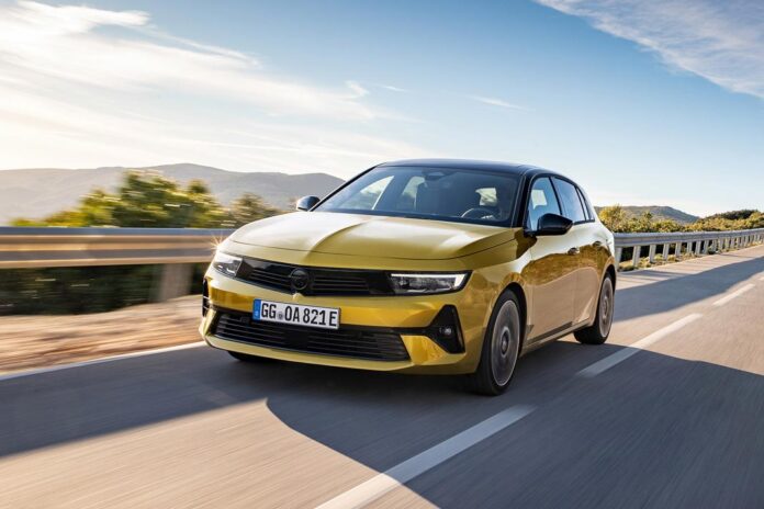 Opel анонсував комплектації нової Astra для України