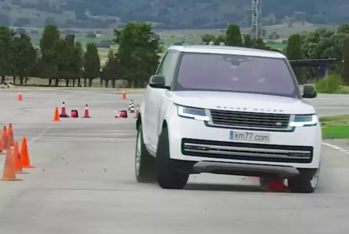 Новий Range Rover із тріском провалив «лосиний тест»
