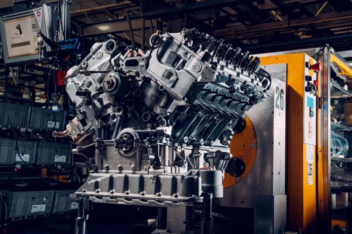 Bentley відправляє у відставку унікальний двигун