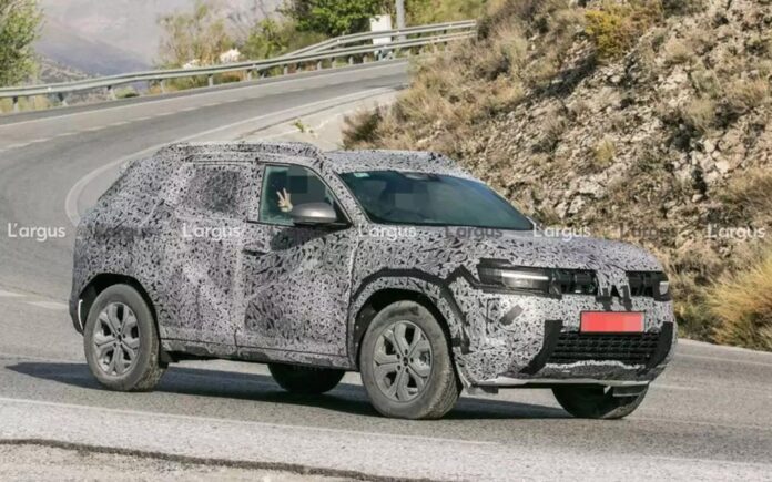 Новий Renault Duster знову попався фотошпигунам