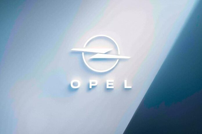 Opel знов оновив свій логотип