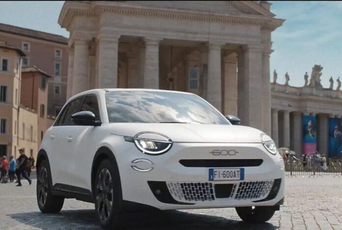 Зовнішність кросовера Fiat 600 розкрили до прем'єри