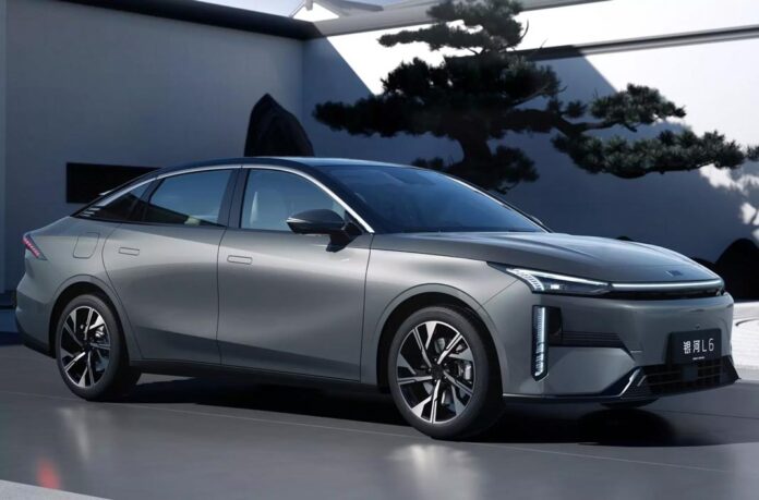 Geely показано новий гібридний седан Galaxy L6