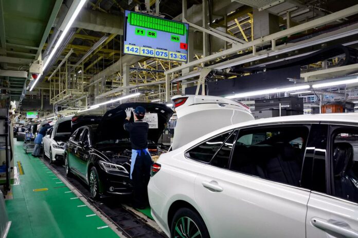 Toyota повністю зупинила виробництво машин у Японії