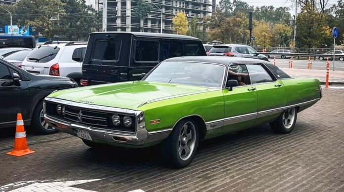 У Києві помітили розкішне американське авто 1970-х