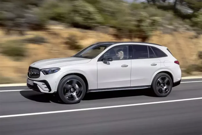 У нових Mercedes-Benz GLC може вилітати скло
