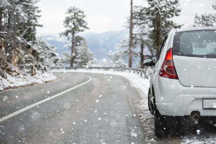 Сніг та ожеледиця – про що потрібно пам'ятати водію взимку