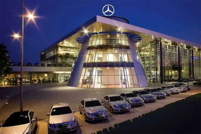 Mercedes-Benz продасть всі автосалони та штаб-квартиру в Німеччині