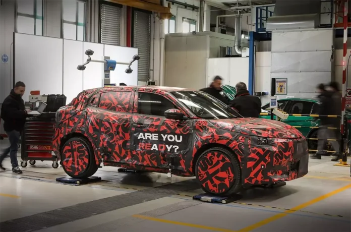 Alfa Romeo показала перше фото кросовера Milano