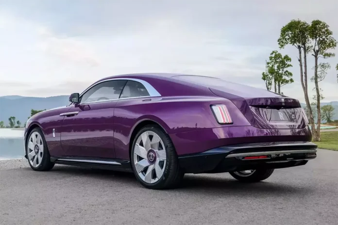 Rolls-Royce відкликає свій перший електромобіль