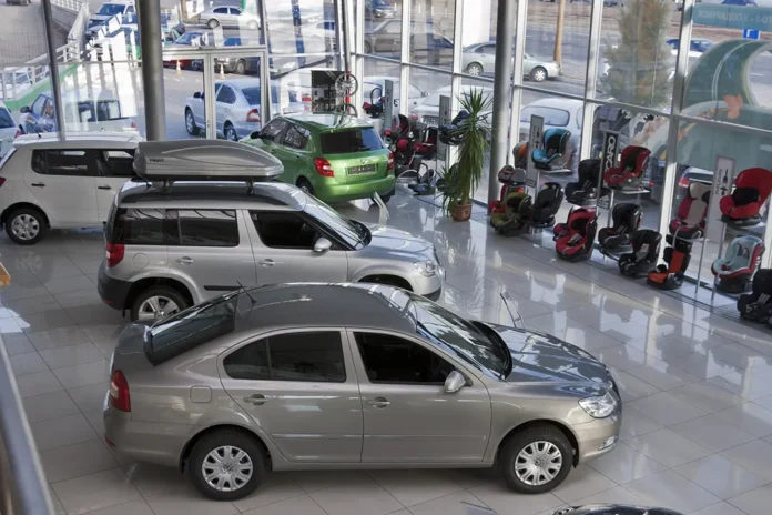 Автосалон