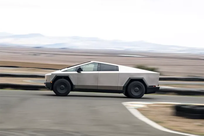 У Tesla Cybertruck може відвалитися педаль газу