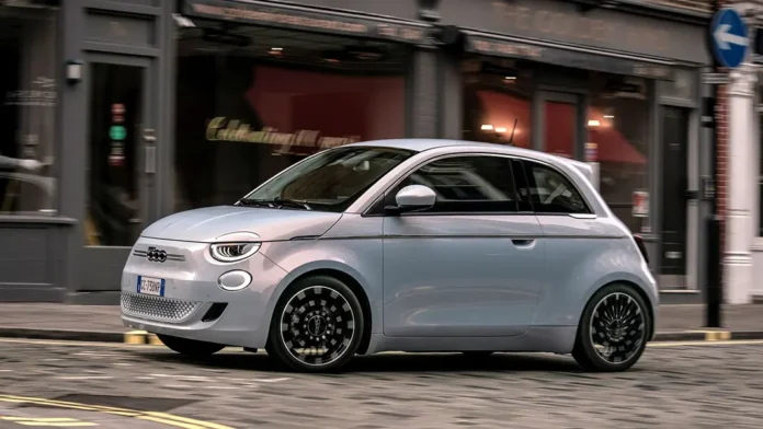 У Stellantis підтвердили, що електричний Fiat 500 стане бензиновим