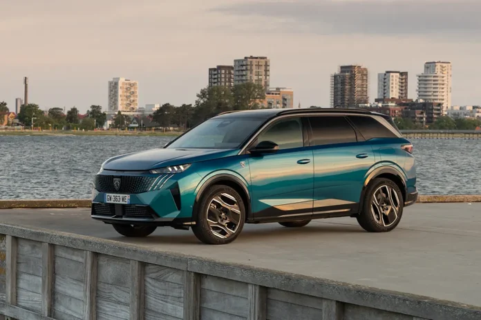 Перший тест Peugeot E-5008. Що вони накоїли?