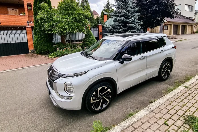Тест-драйв Mitsubishi Outlander. Два кроки вперед, один назад