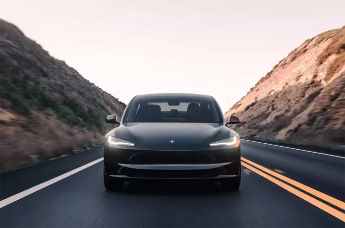 Продажі Tesla впали вперше за десятиліття
