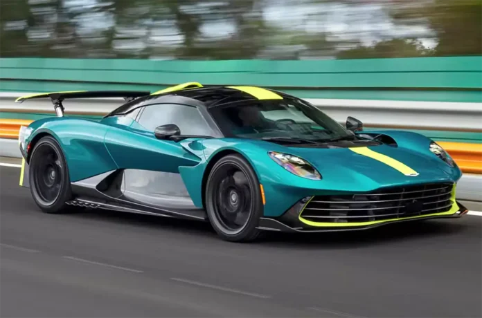Aston Martin вивів суперкар Valhalla на фінальні випробування