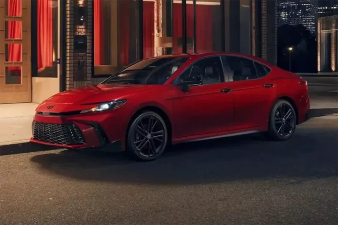 У Toyota Camry XV80 з'явилася «темна» версія