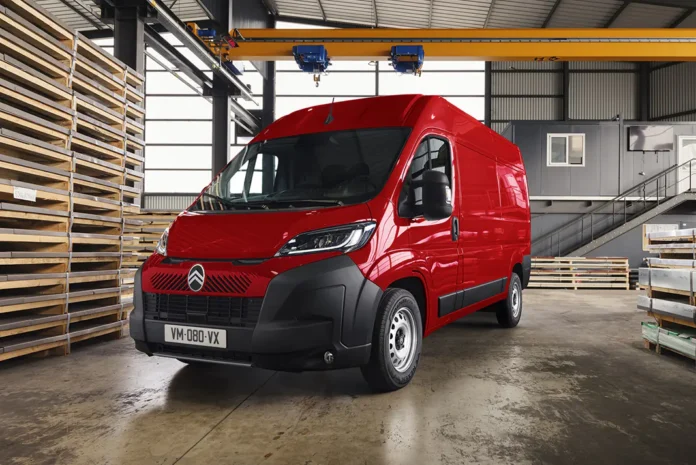 Стали відомі версії Citroen Jumper для України