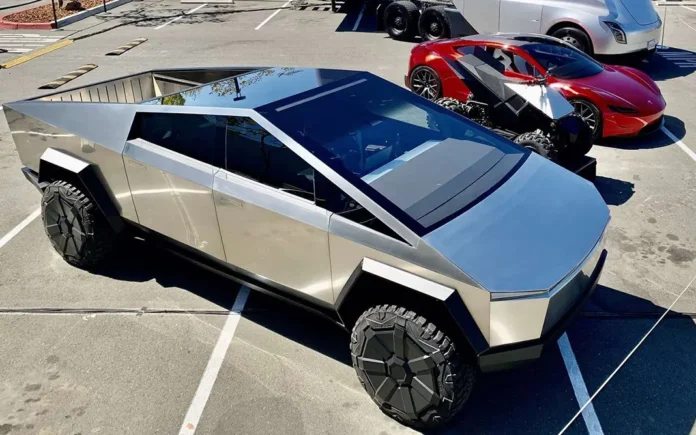 Скільки за рік втрачає в ціні Tesla Cybertruck