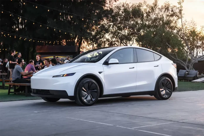 Tesla представила «дешеві» версії Model Y та Model 3
