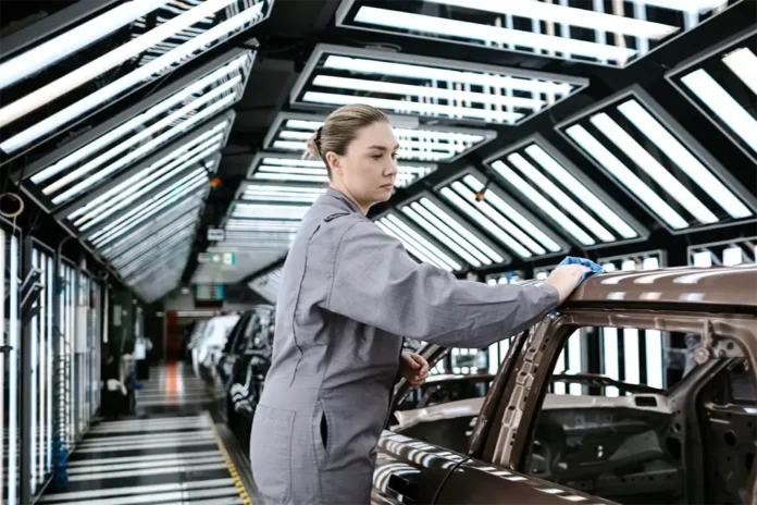 Jaguar Land Rover відновлює виробництво після важкої кібератаки