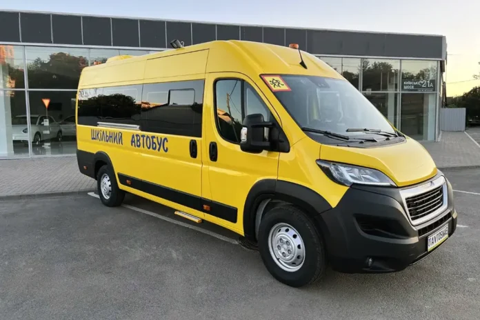 В Україні побудували новий шкільний автобус на базі Peugeot Boxer