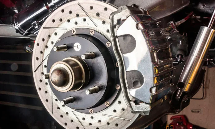 Ознаки дисбалансу гальмівних механізмів між осями